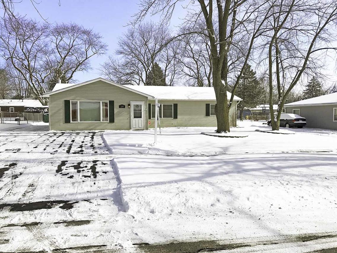 209 W Arrowhead St., North Aurora, IL 60542