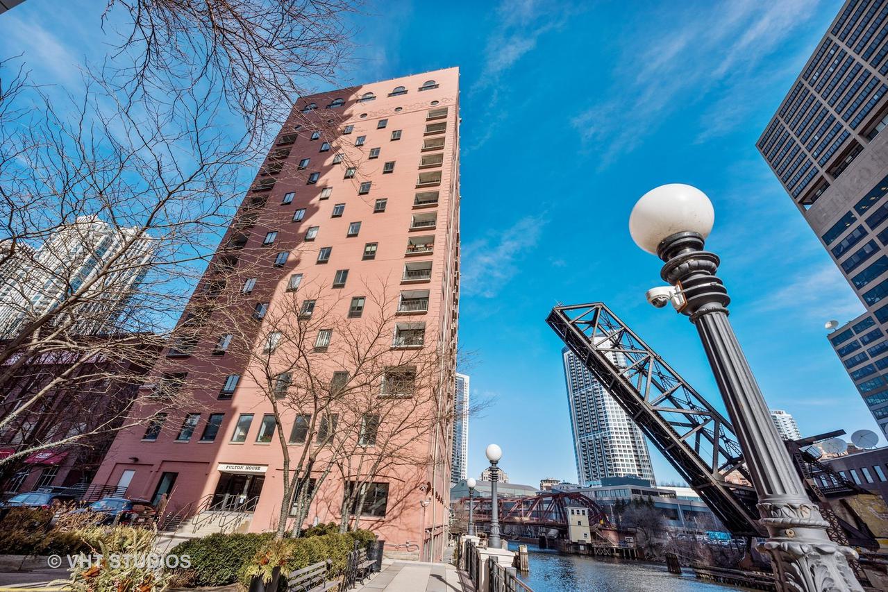 345 N Canal St. #1405, Chicago, IL 60606