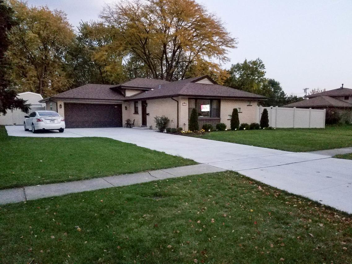 1043 Walter St., Lemont, IL 60439