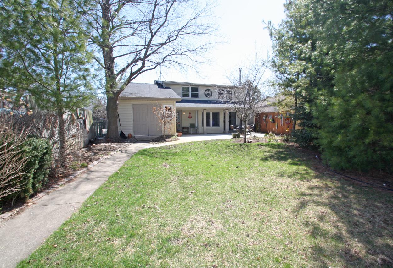 37650 N Terrace Ln., Spring Grove, IL 60081