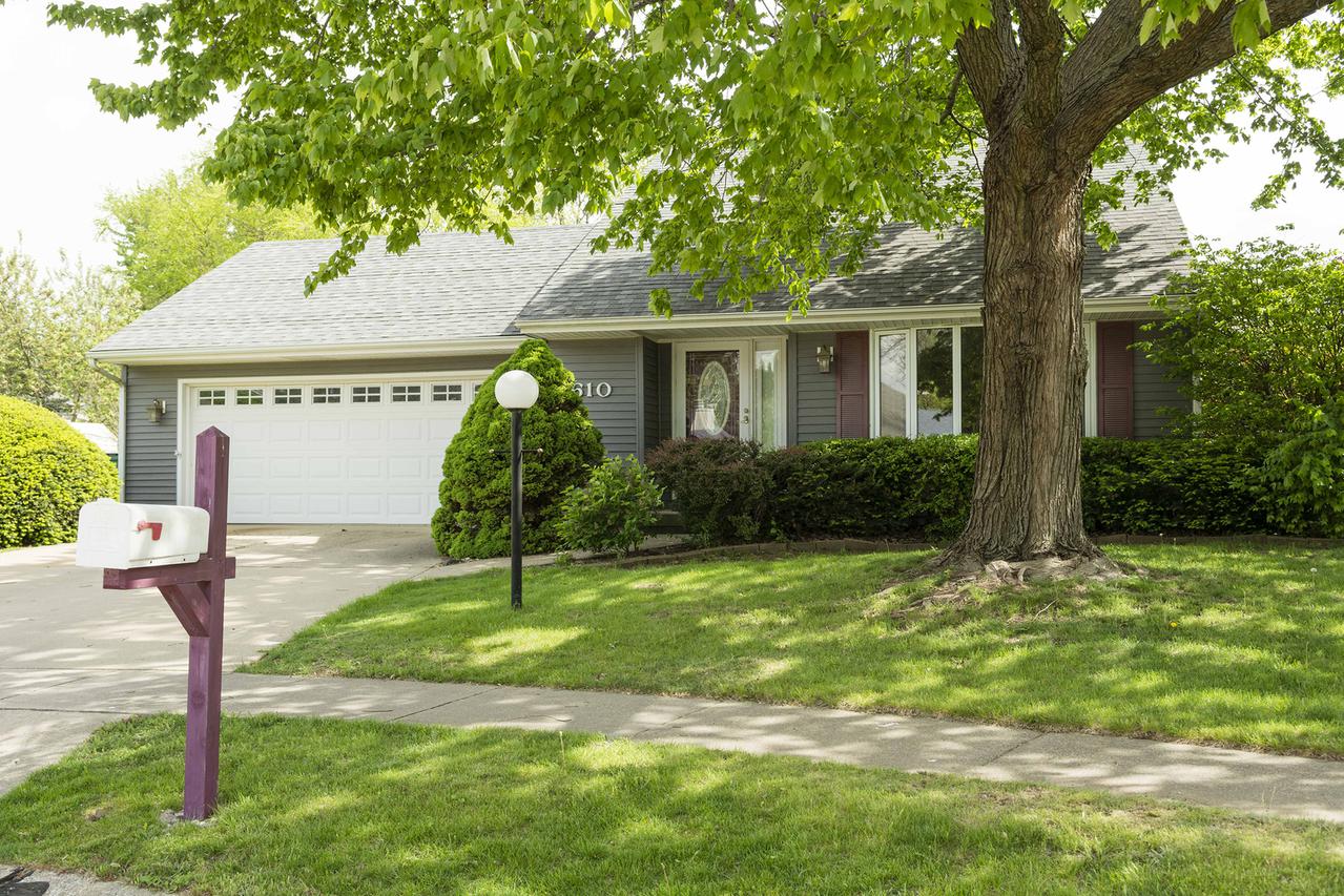 610 Rossmoor Ct., Champaign, IL 61822