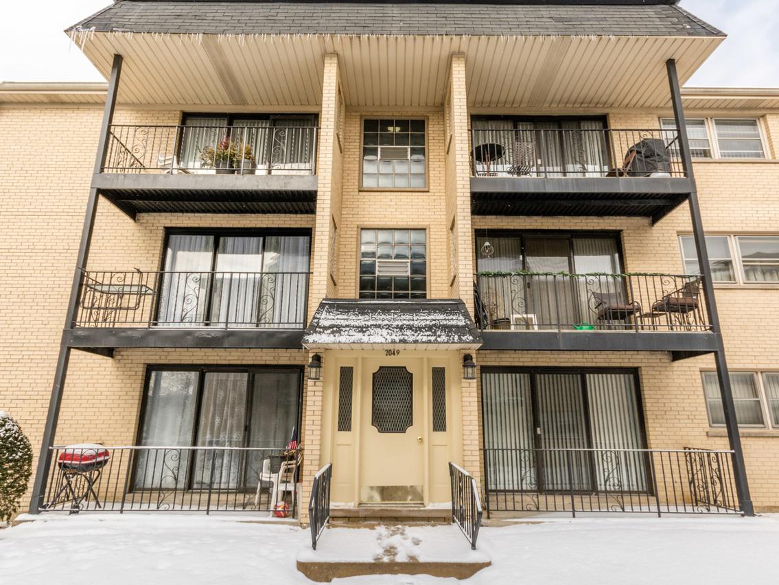 2049 N Harlem Ave. #2W, Chicago, IL 60707