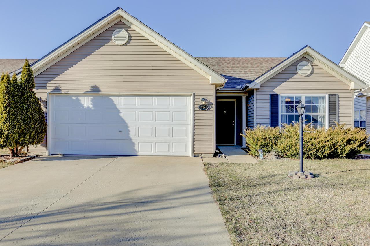 704 Luria Ln., Champaign, IL 61822