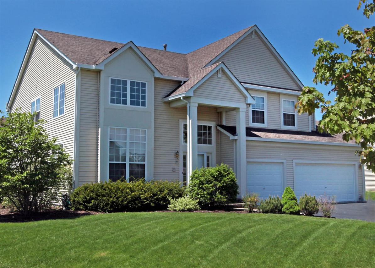 834 Greenwood Dr., Lindenhurst, IL 60046