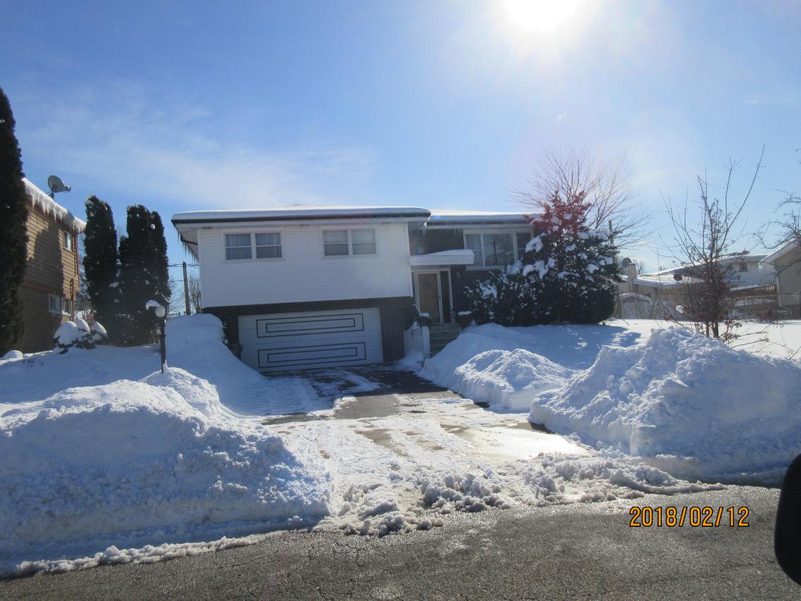 8841 W 92nd St., Hickory Hills, IL 60457