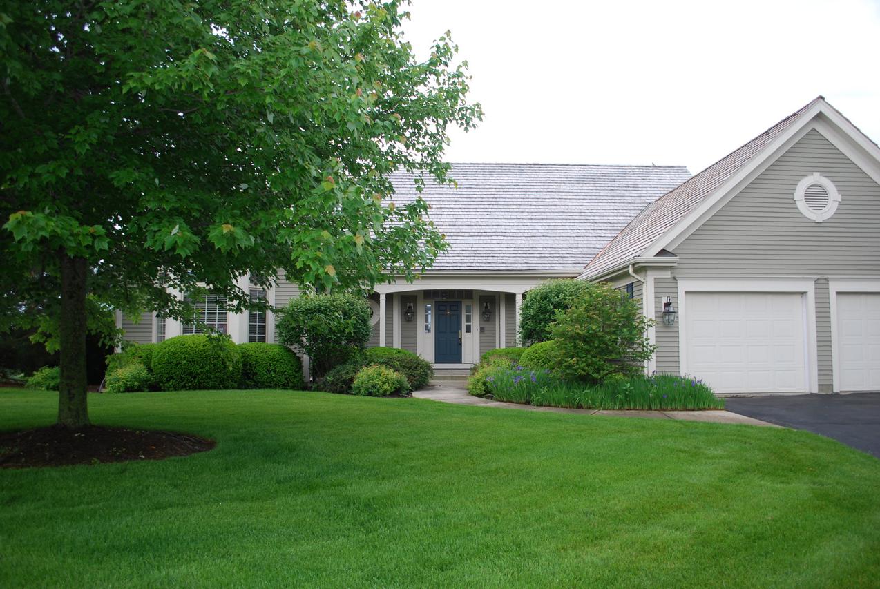 6327 Thackery Ln., Libertyville, IL 60048