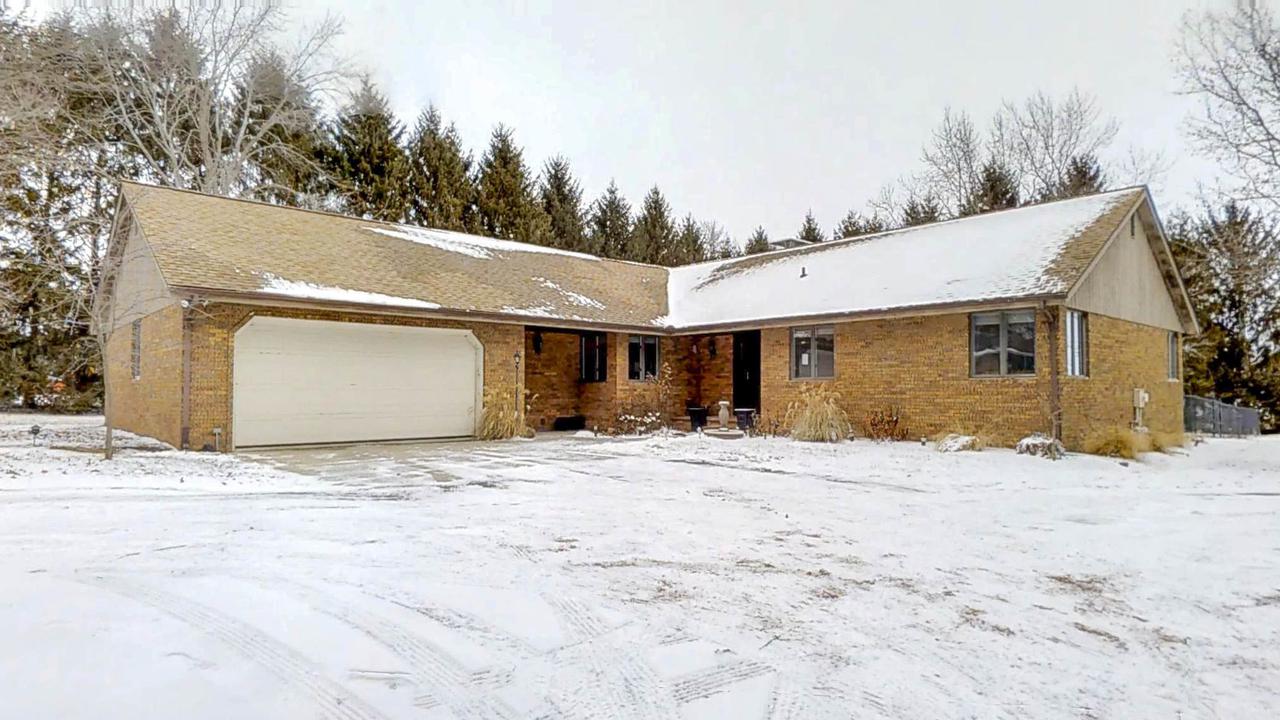1 Stewart Ln., Sidney, IL 61877