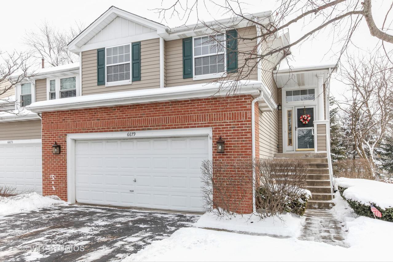 6679 Snug Harbor Dr., Willowbrook, IL 60527