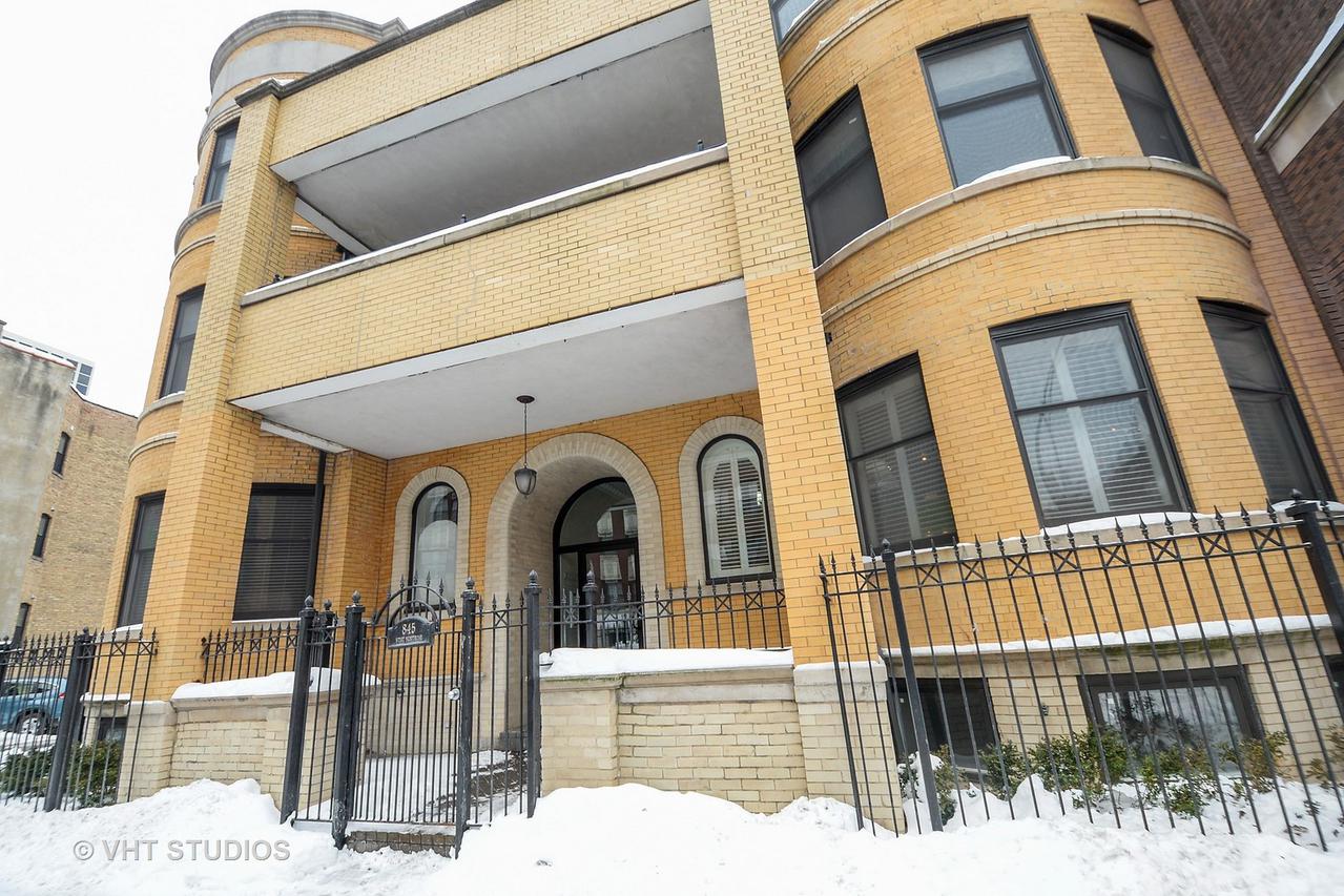 845 W Montrose Ave. #1W, Chicago, IL 60613