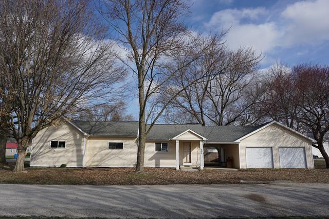 302 E Cedar Ave., Atwood, IL 61913