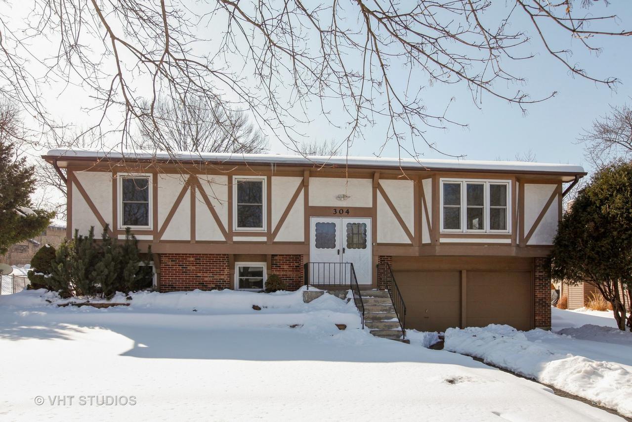 304 Nelson Ct., Bolingbrook, IL 60440