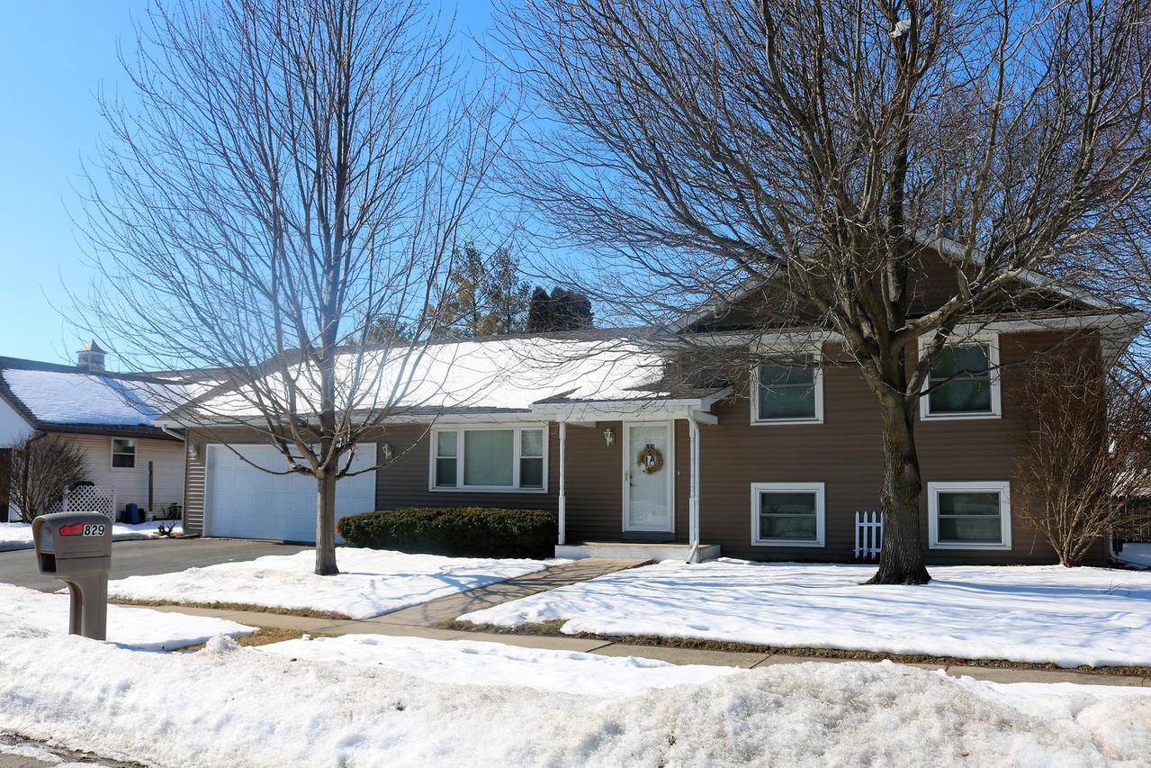 829 S 8th St., Dekalb, IL 60115