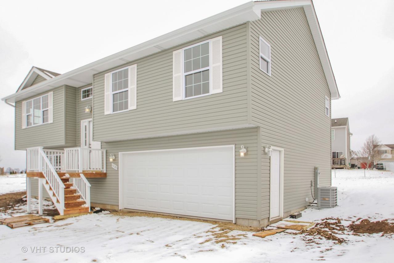 1028 Heritage Ct., Hebron, IL 60034