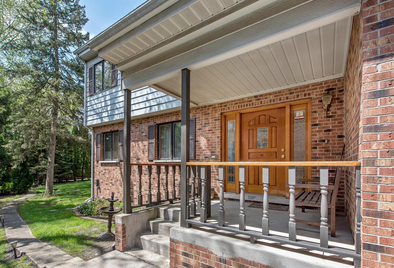 2327 Thornwood Ave., Wilmette, IL 60091