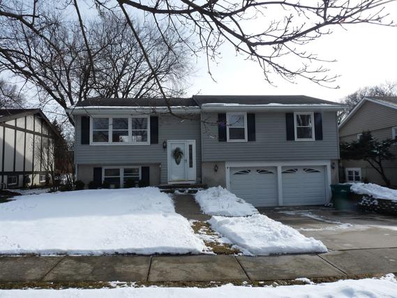 305 E Des Moines St., Westmont, IL 60559