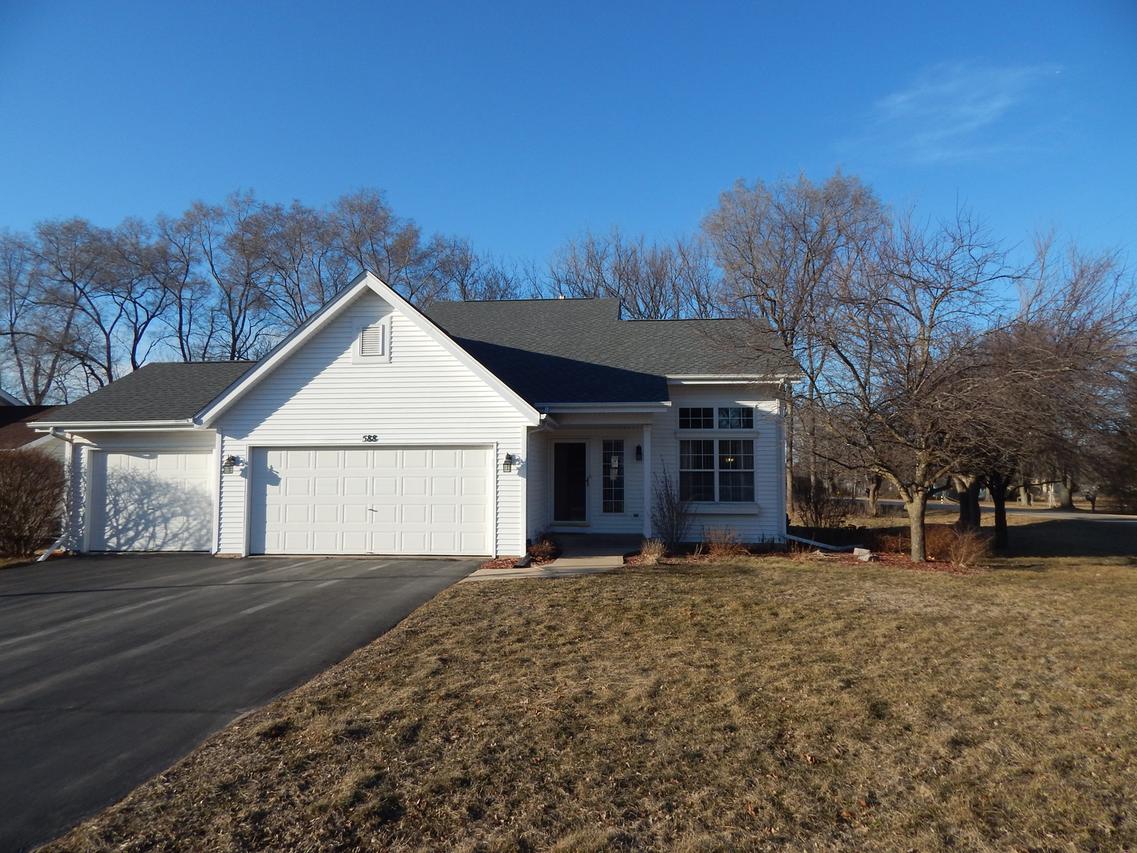 588 Carls Pl., Machesney Park, IL 60115