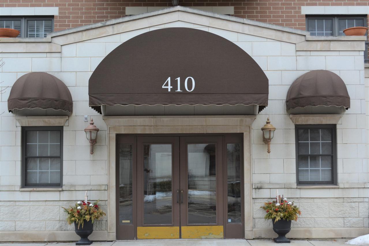 410 W Burlington Ave. #302, La Grange, IL 60525