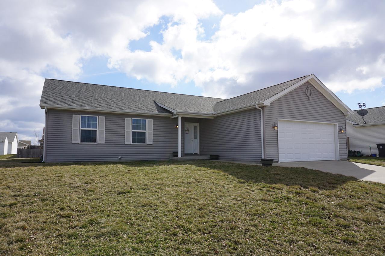 1019 Possum Trail, Villa Grove, IL 61956