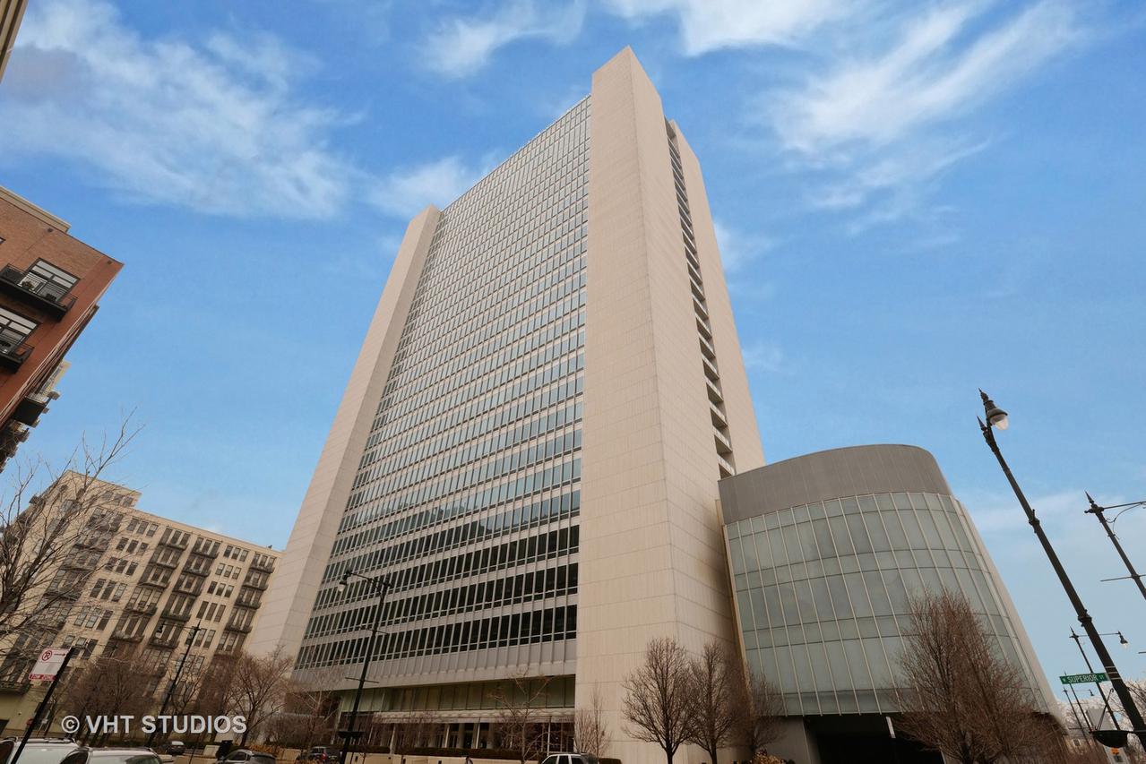 500 W Superior St. #902, Chicago, IL 60654