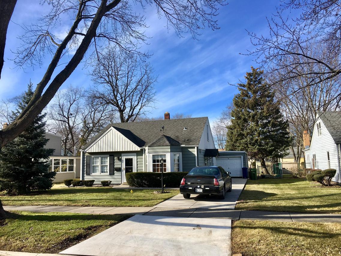 9128 Menard Ave., Oak Lawn, IL 60453