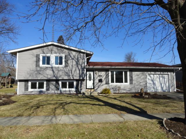 1104 Holmes Pl., Dekalb, IL 60115