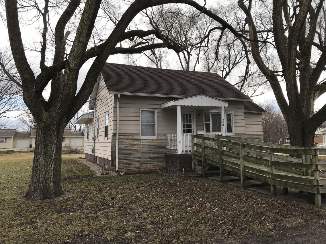 218 Pine St., Gibson City, IL 60936