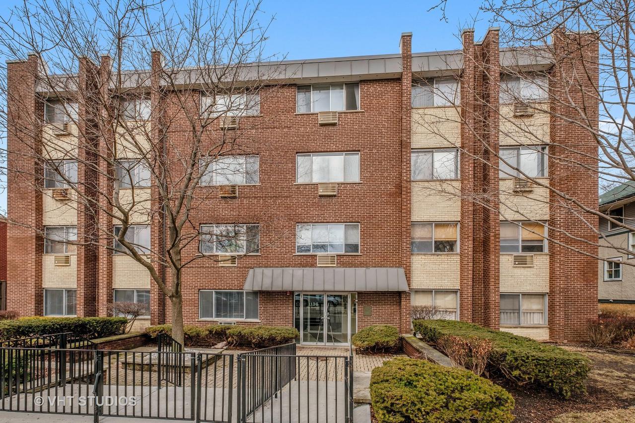 1136 Greenleaf Ave. #203, Wilmette, IL 60091