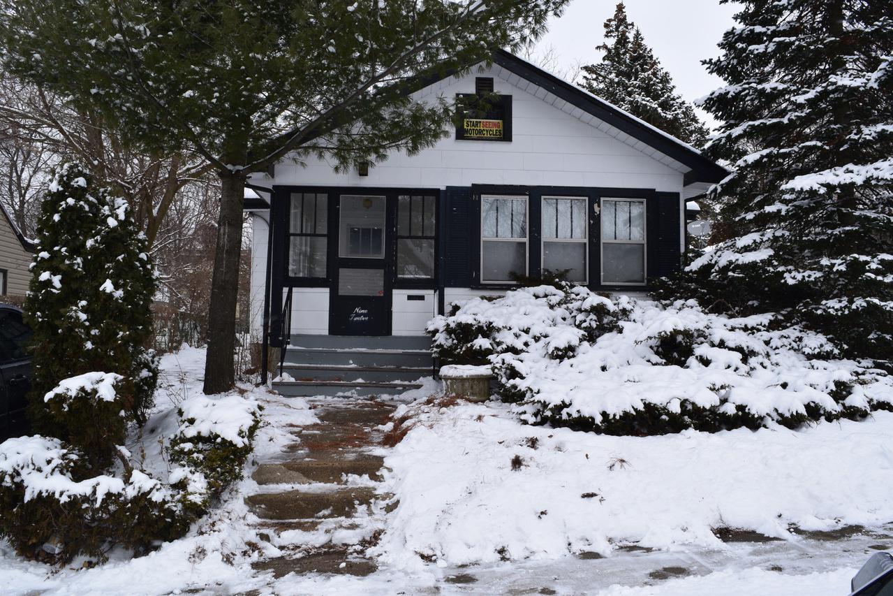 912 4th Ave., Aurora, IL 60505