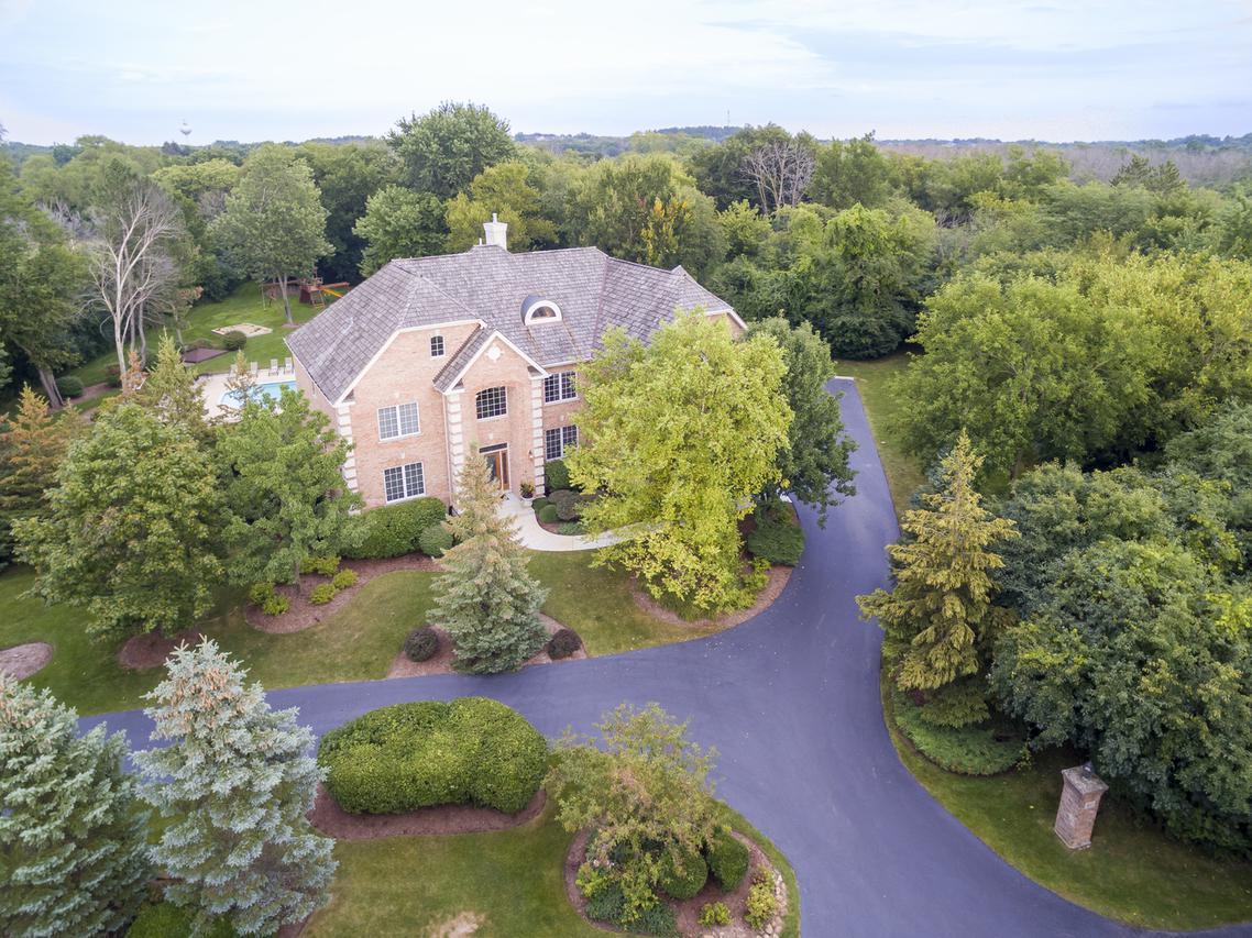 60 Dundee Rd., Barrington Hills, IL 60010