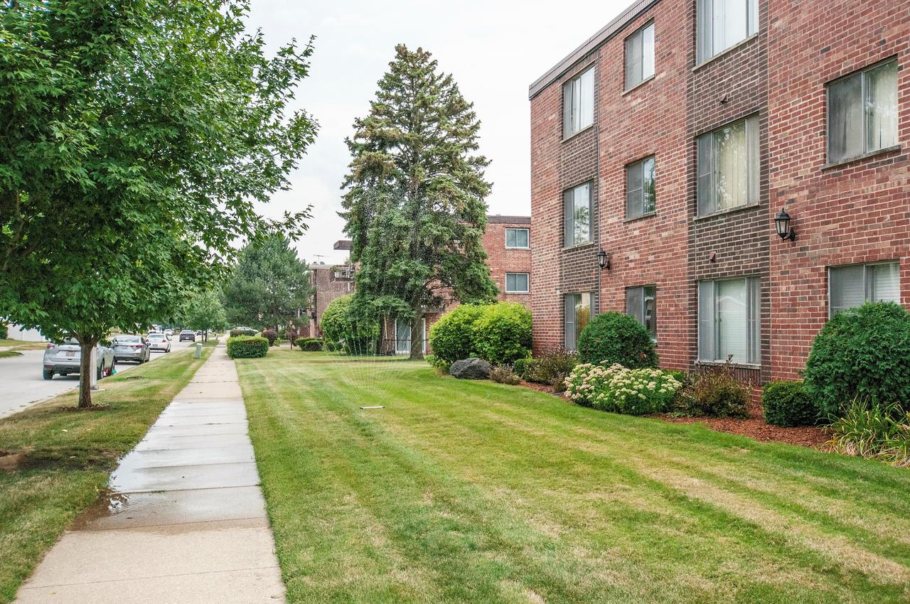 10210 Washington Ave. #208, Oak Lawn, IL 60453