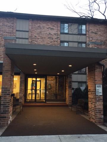 301 Lake Hinsdale Dr. #403, Willowbrook, IL 60527