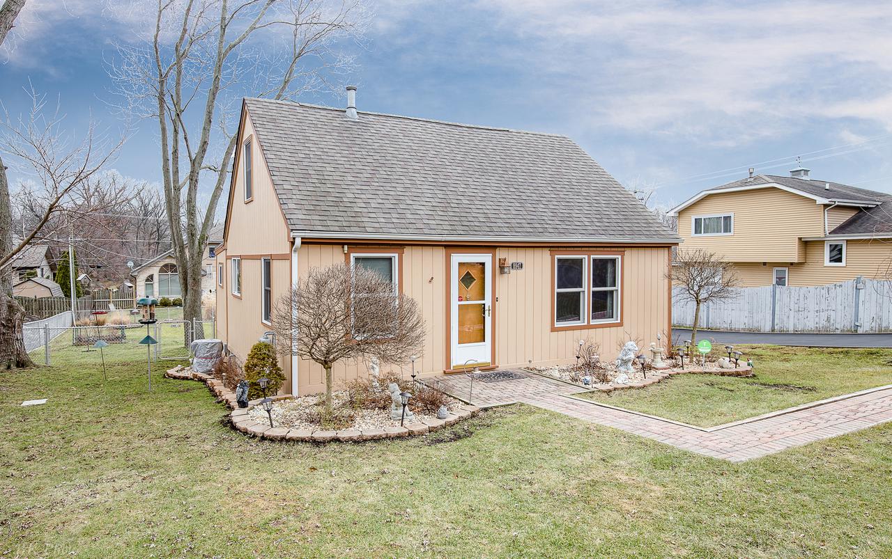 8947 W 98th Pl., Palos Hills, IL 60465