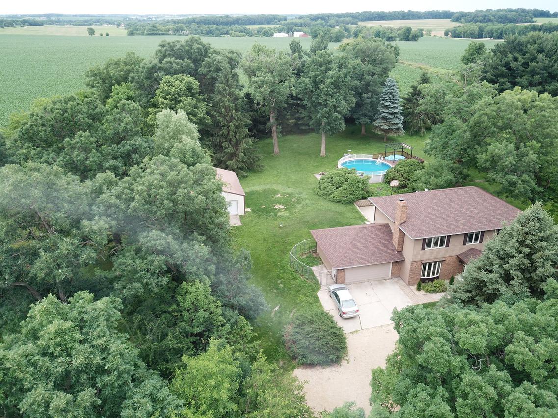 7417 E Maize Rd., Ridott, IL 61067