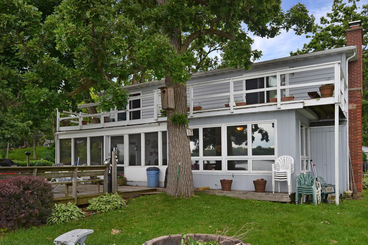 4612 W Lake Shore Dr., Wonder Lake, IL 60097