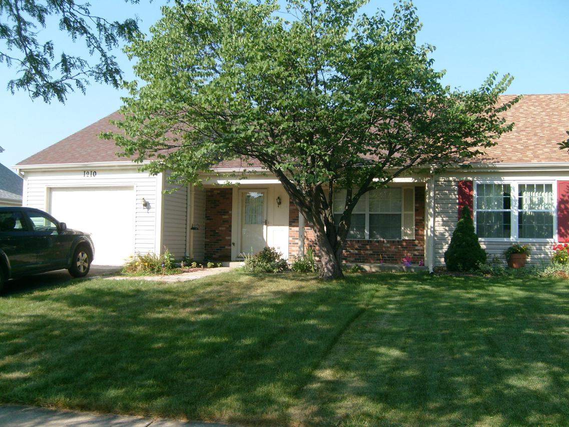 1210 Trinity Dr., Carol Stream, IL 60188