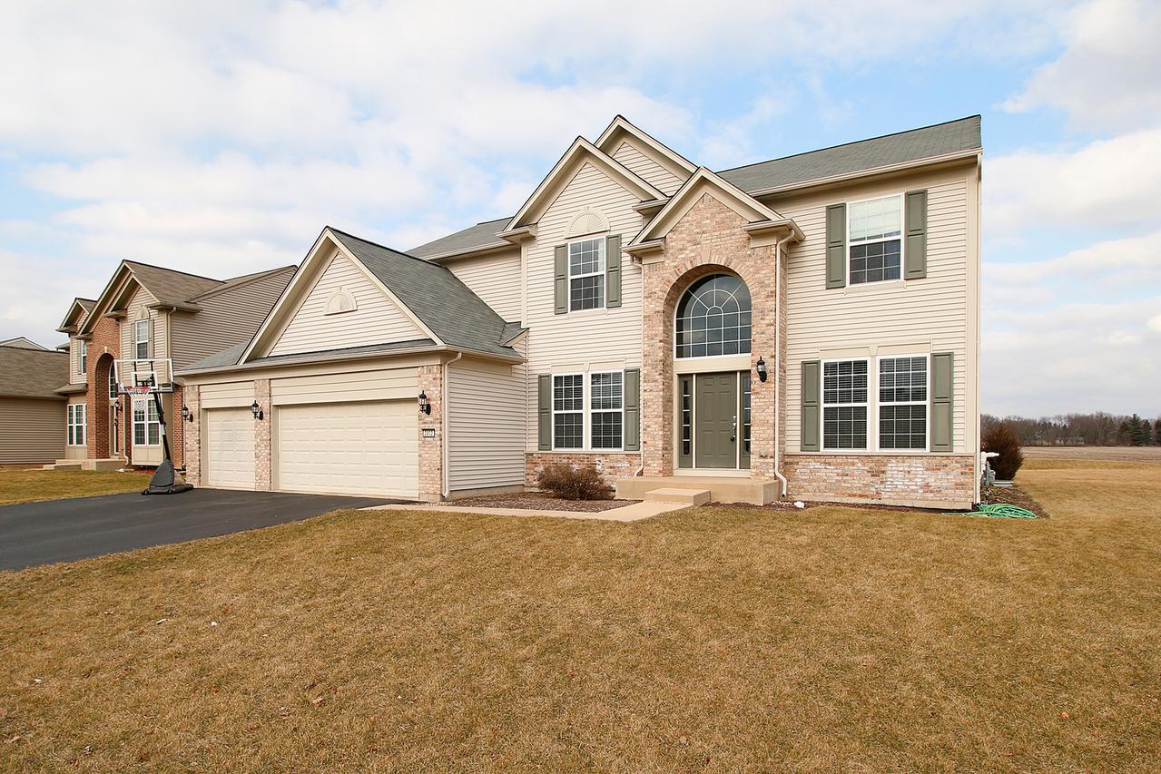 2402 Emerald Ln., Yorkville, IL 60560