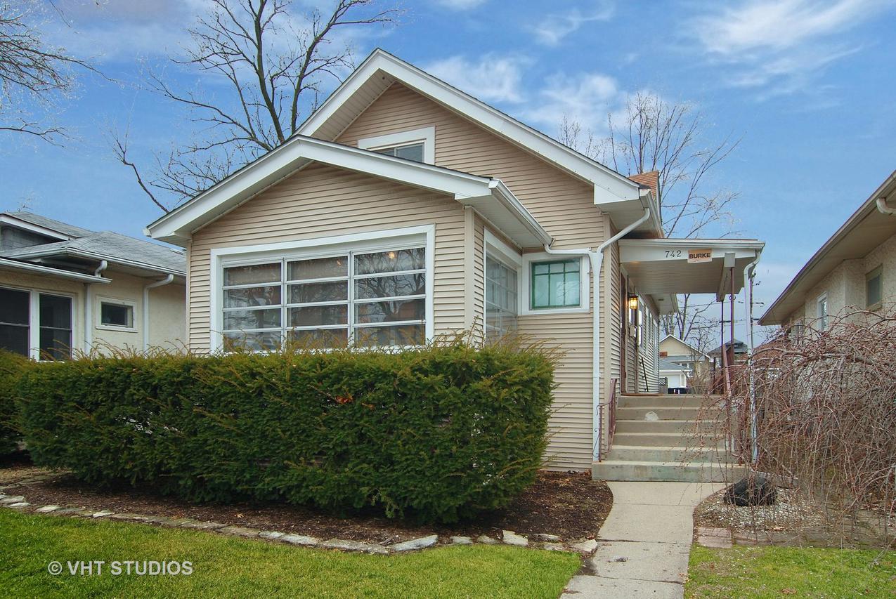 742 N Taylor Ave., Oak Park, IL 60302