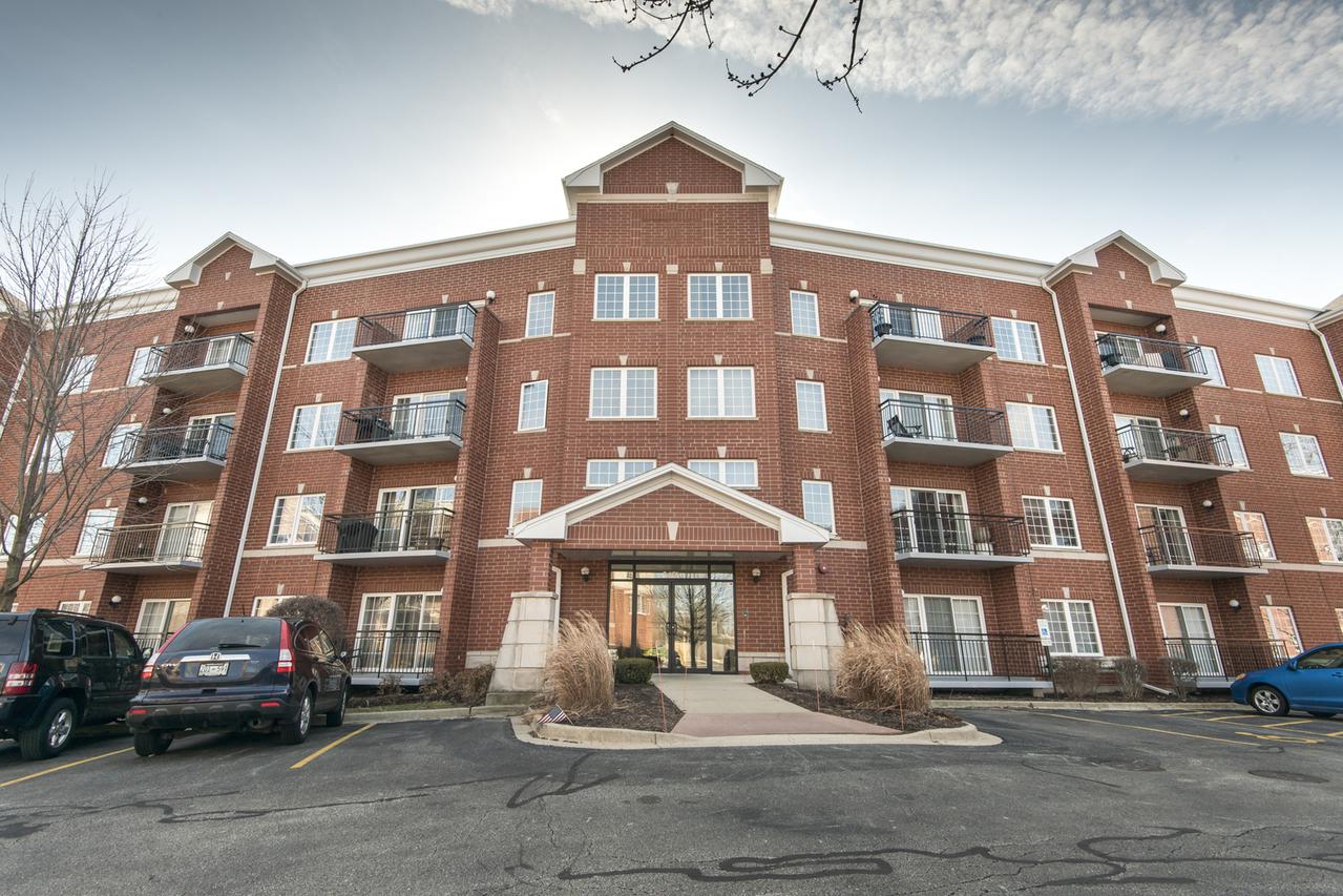 3401 Wellington Ct. #208, Rolling Meadows, IL 60008