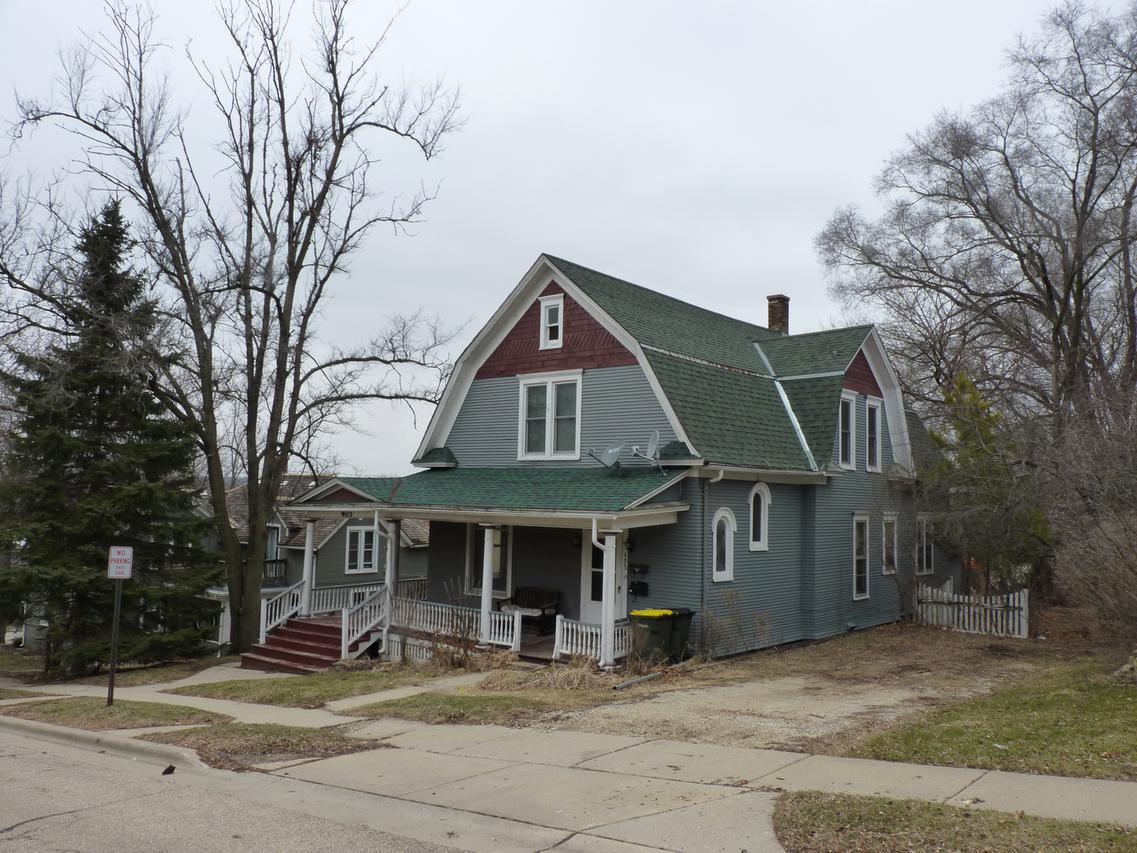 403 Hill St., East Dundee, IL 60118