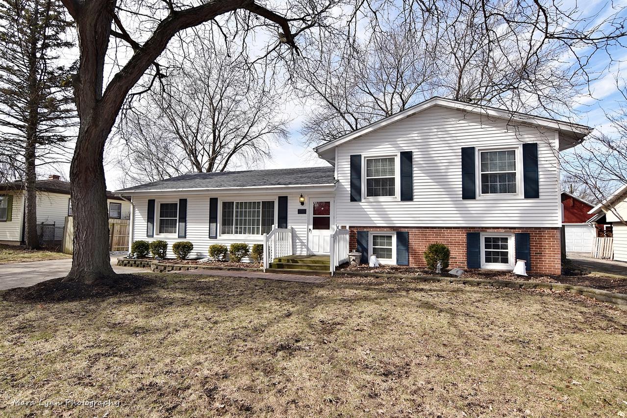 30W164 Bruce Ln., Naperville, IL 60563