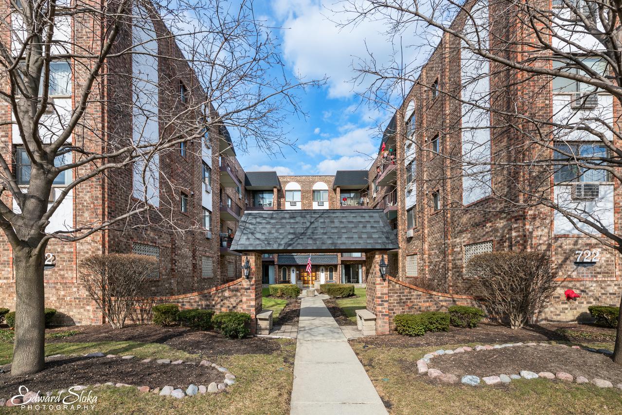 722 Graceland Ave. #216, Des Plaines, IL 60016