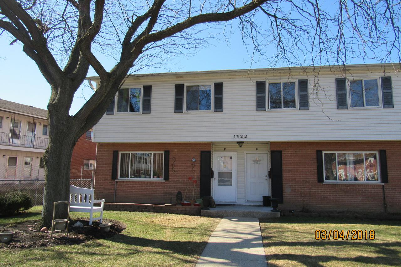 1322 Monomoy St. #F, Aurora, IL 60506