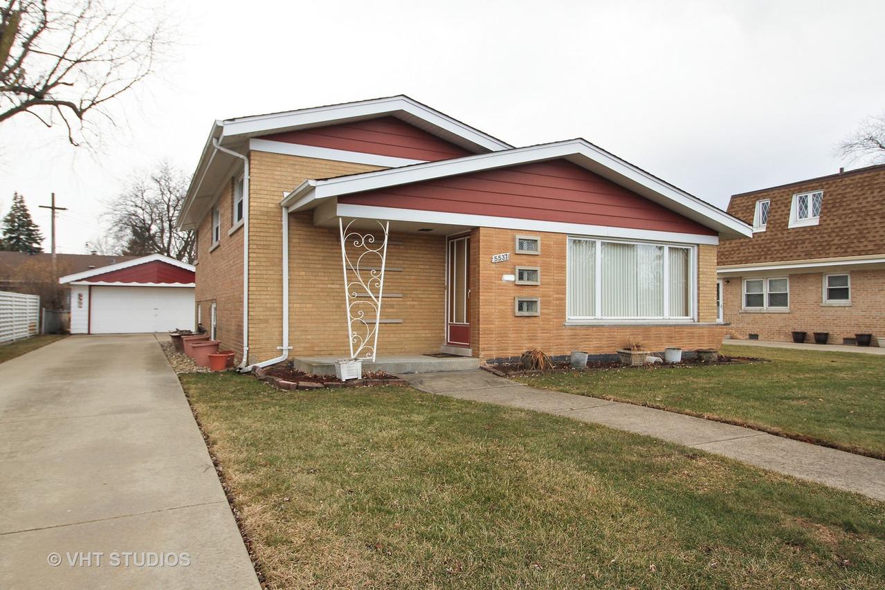5537 Oak Center Dr., Oak Lawn, IL 60453