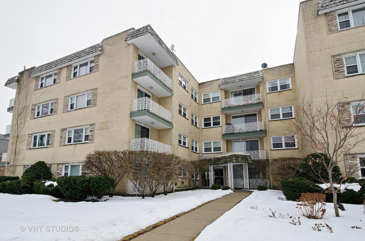 710 Oakton St. #103, Evanston, IL 60202