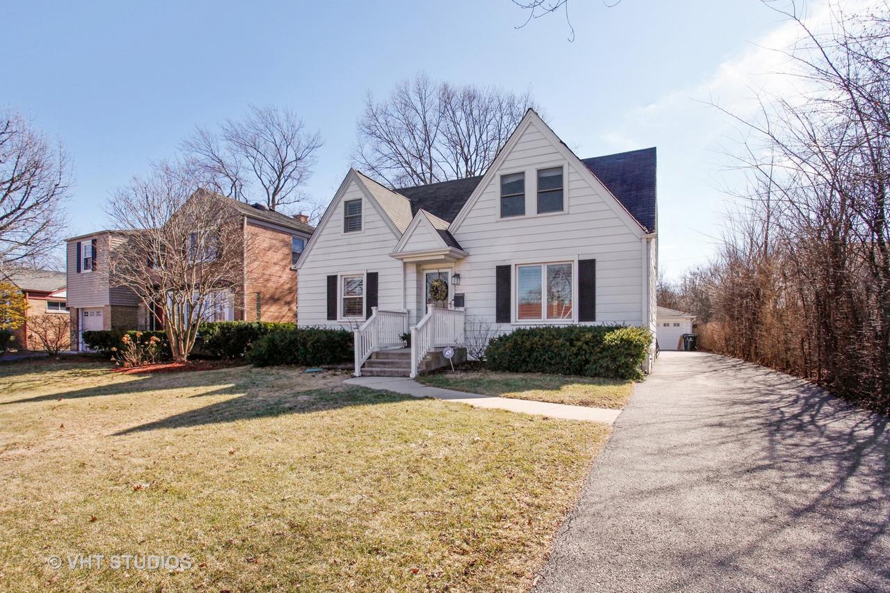 2145 Walnut Ct., Glenview, IL 60025