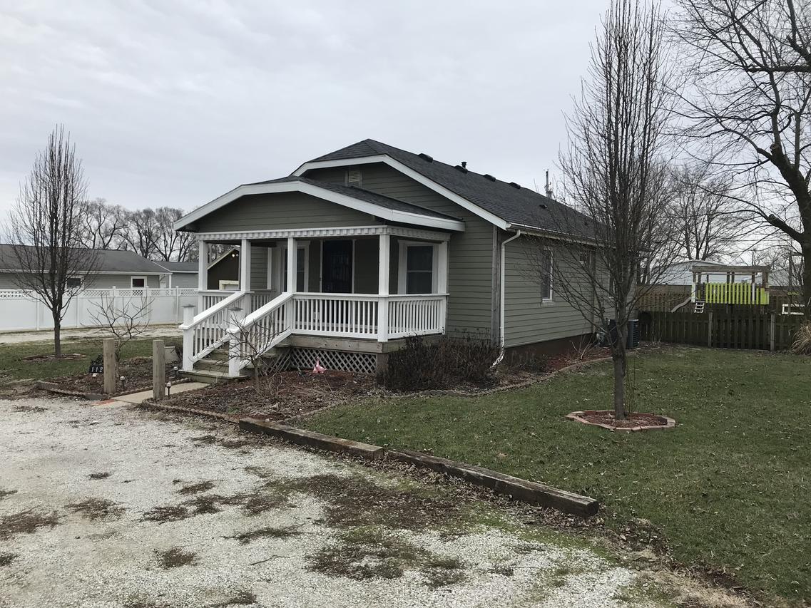 112 Wabash St., Metcalf, IL 61940