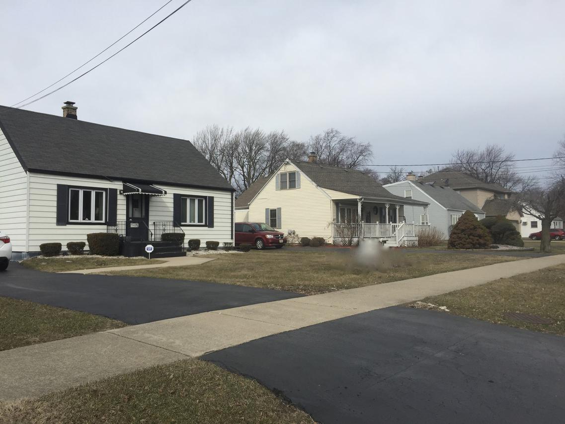 9426 Sayre Ave., Oak Lawn, IL 60453