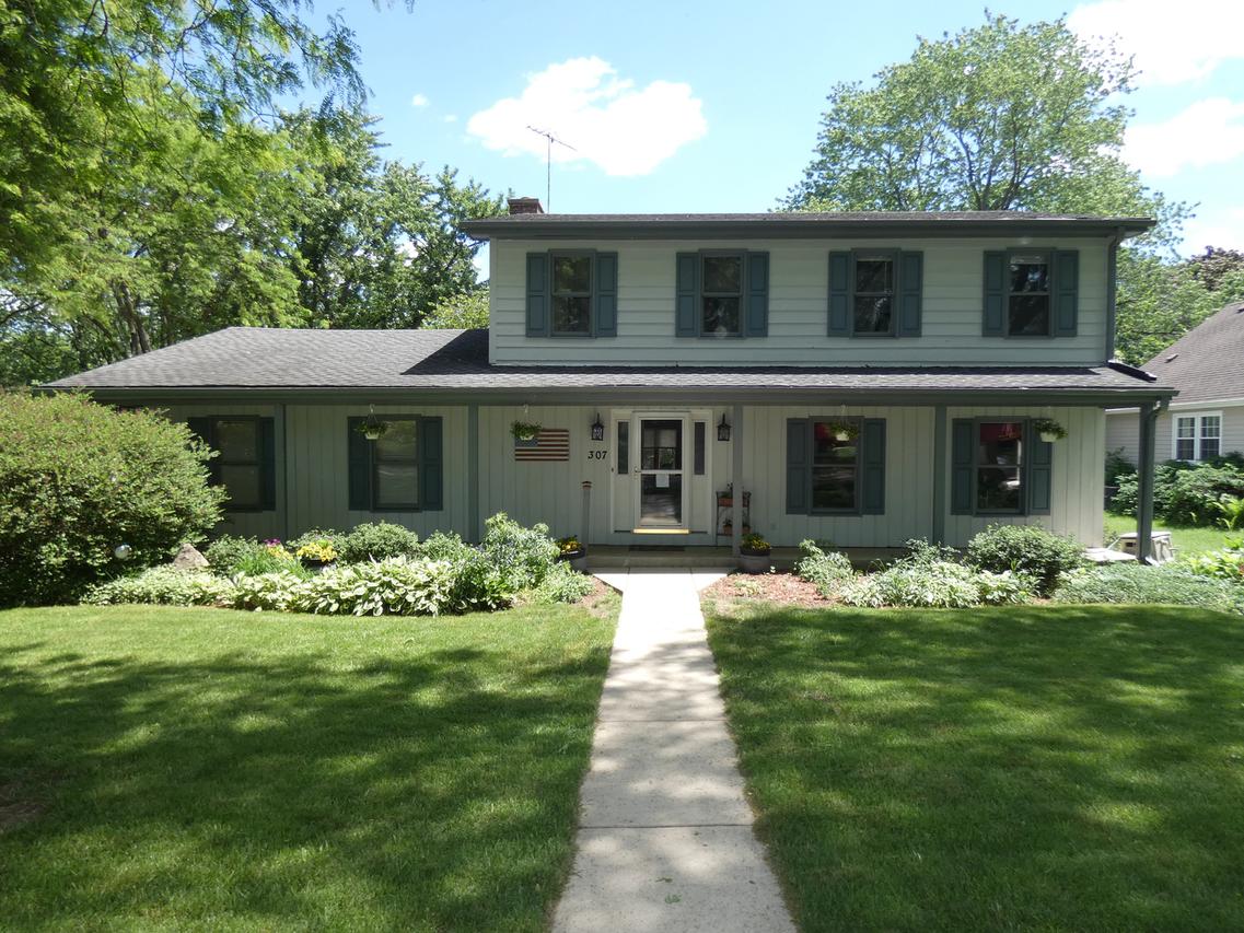 307 S Wulff St., Cary, IL 60013