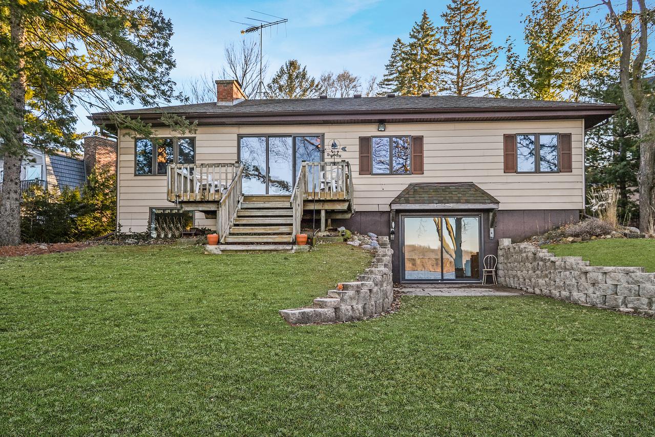 4112 W Lake Shore Dr., Wonder Lake, IL 60097