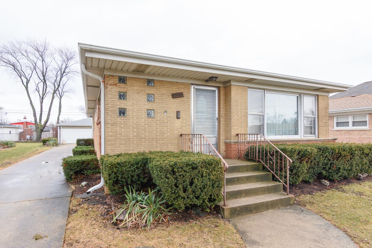 8727 N Ozanam Ave., Niles, IL 60714